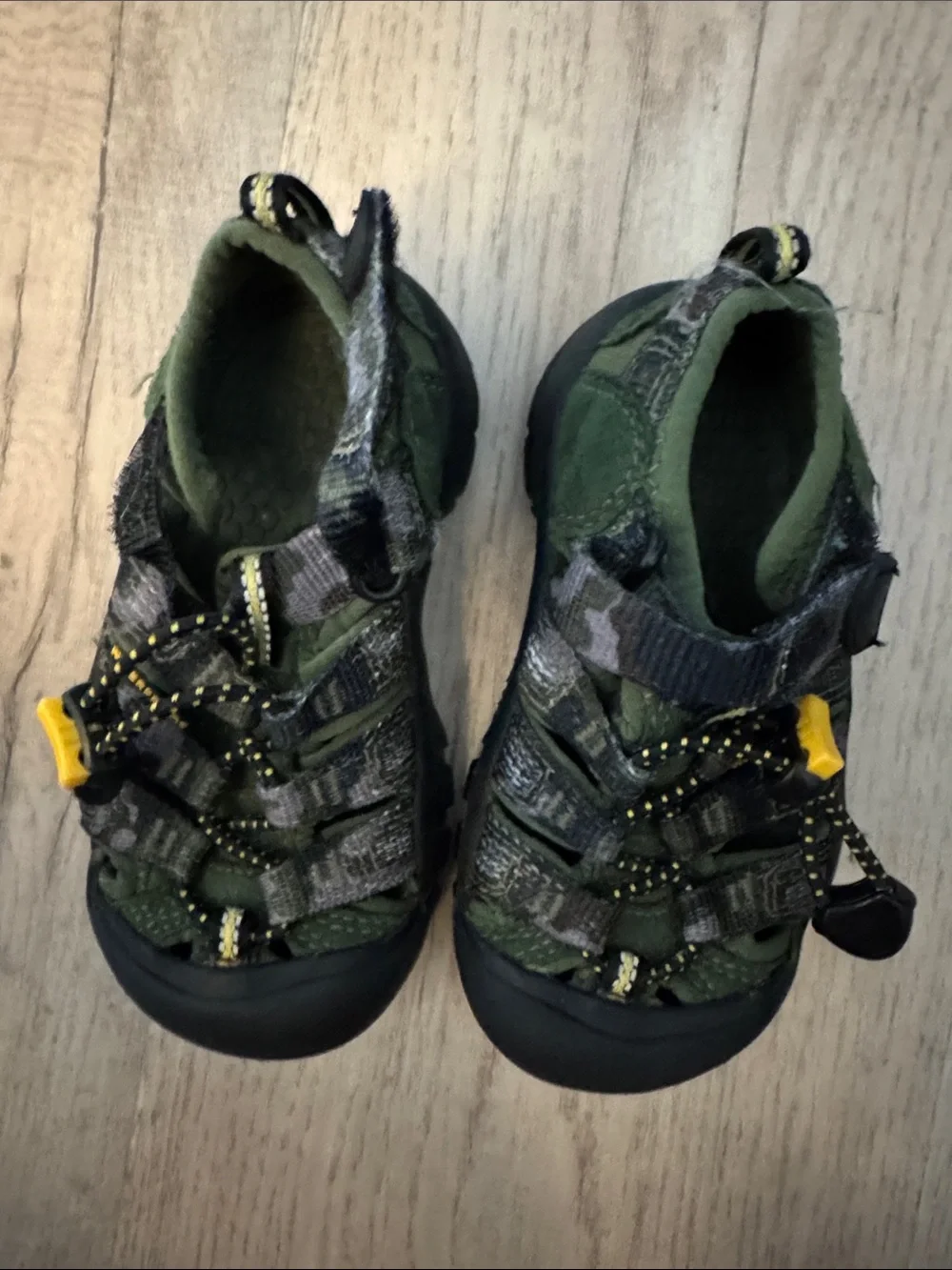 Keen Kids Green and Black Closed-Toe Hiking Sandals